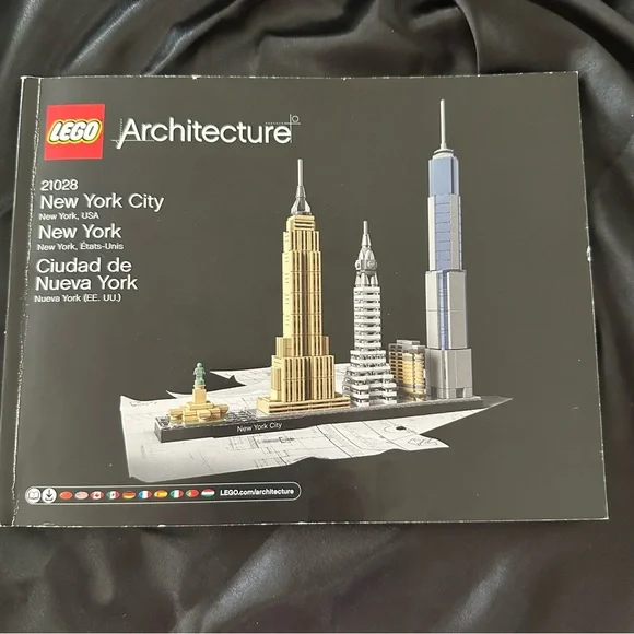 Lego Architecture New York City Set - Black, Gold, Silver, Blue, Green - Picture 9 of 13